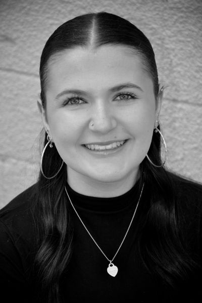 headshot of Miss Arianna, kids musical theatre, contemporary and lyrical instructor in Milton Ontario